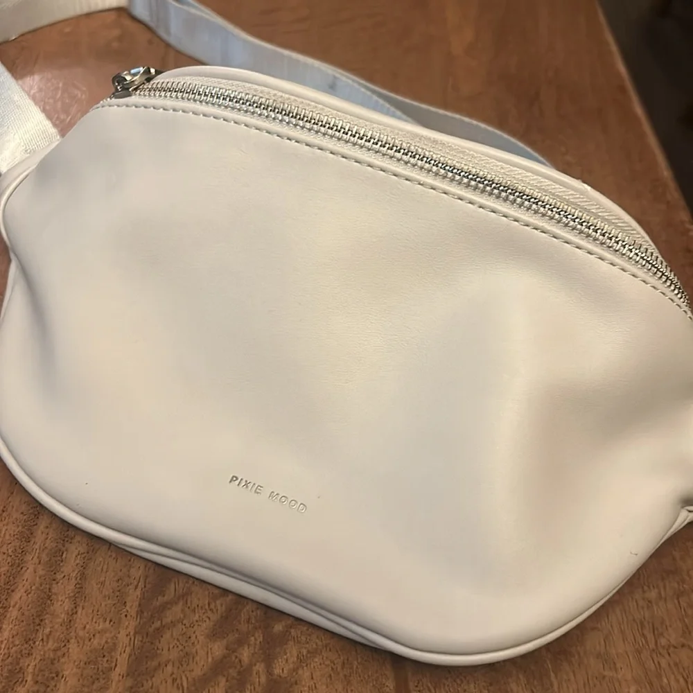 Pixie Mood Women’s Vegan Leather Fanny Pack Crossbody Bag